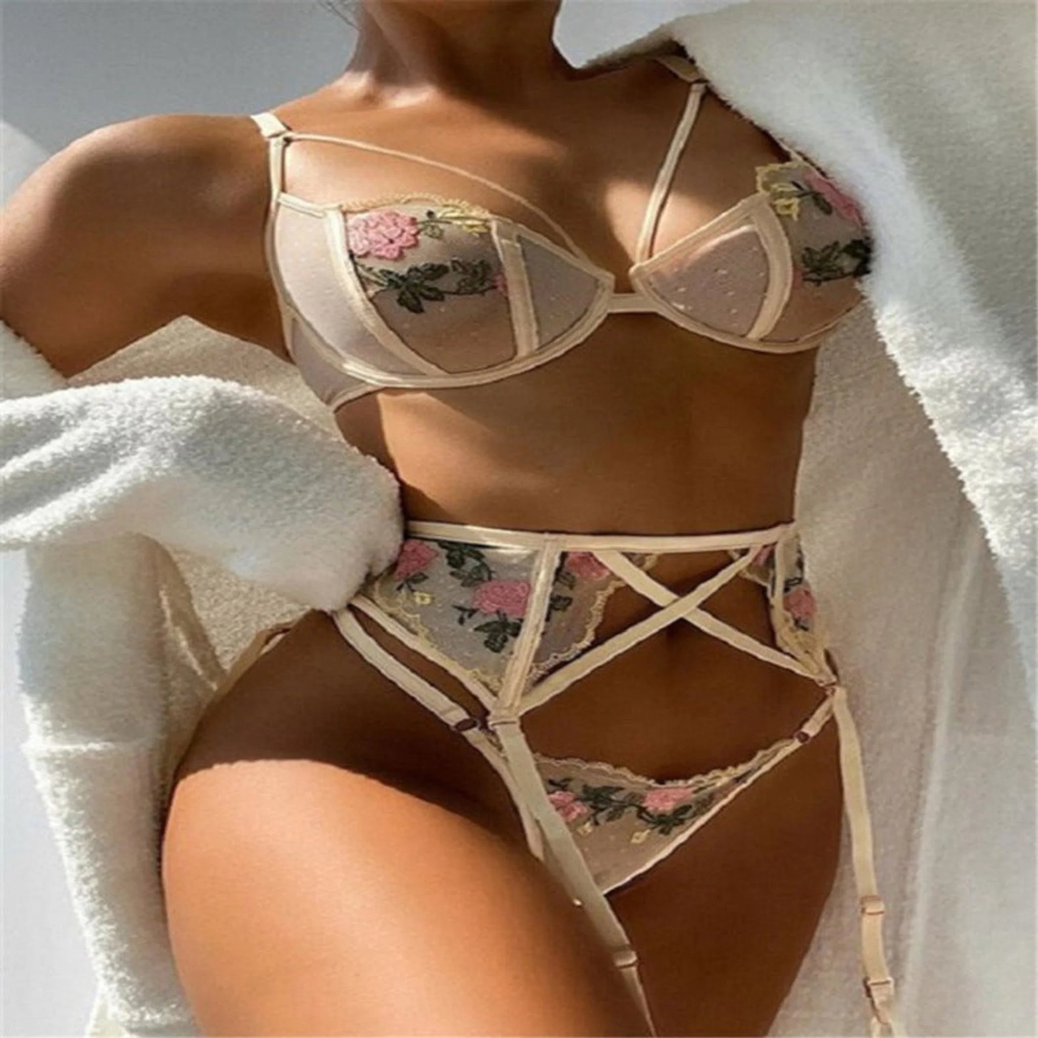 3-piece white lace lingerie set for women